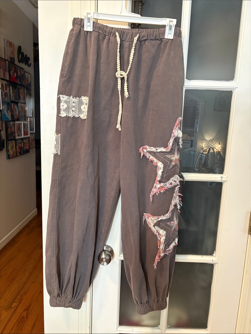 Relaxed Drawstring Star Appliqué Jogger Pants - Brown